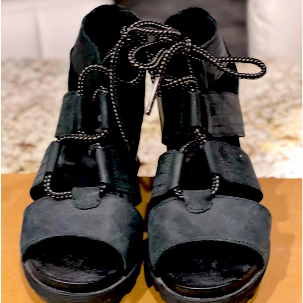 Sorel size 7 USA